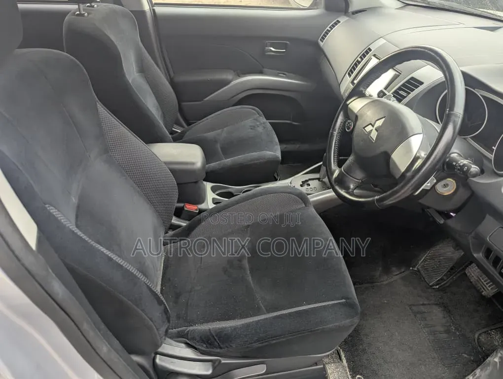 Mitsubishi Outlander XLS 2010 Silver