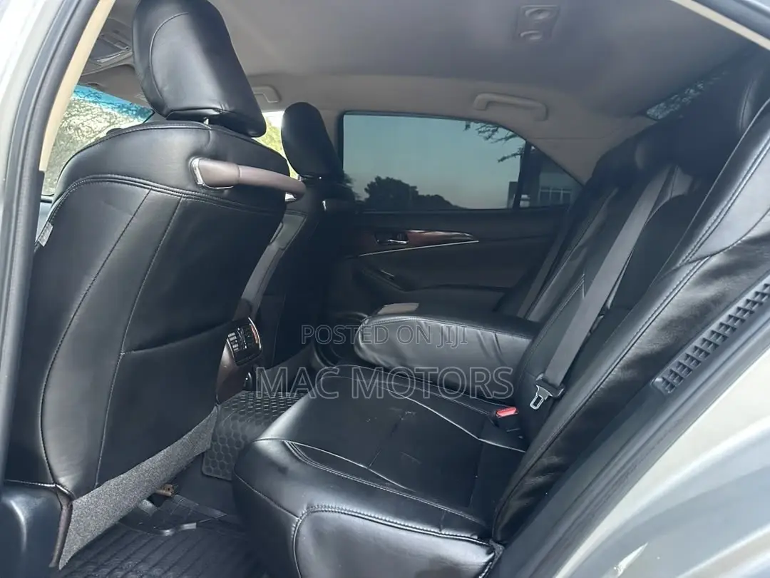Toyota Crown 2013 Silver