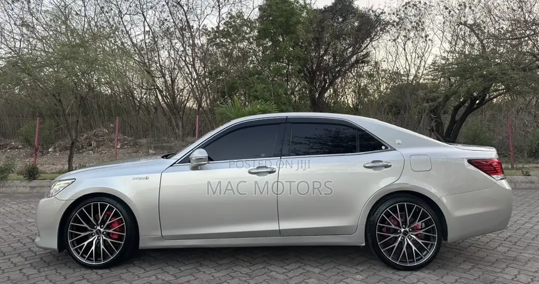 Toyota Crown 2013 Silver
