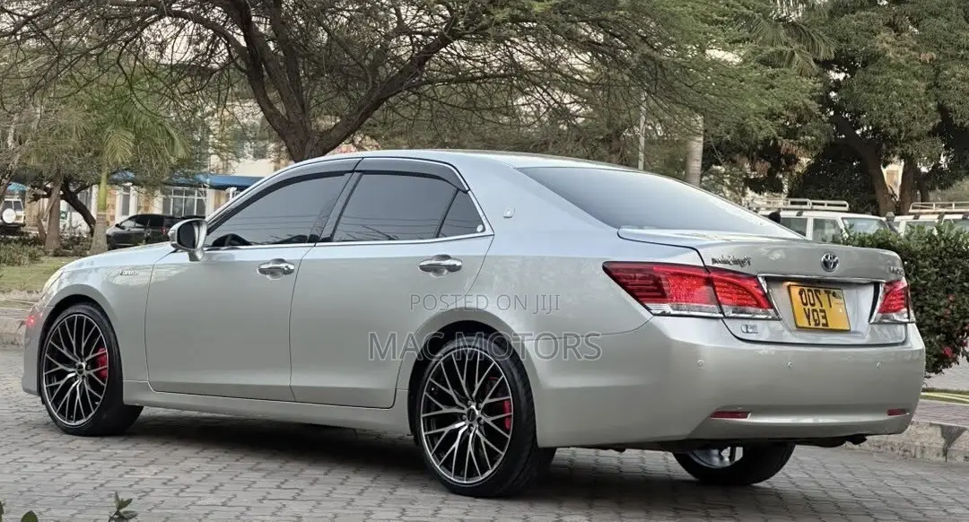 Toyota Crown 2013 Silver