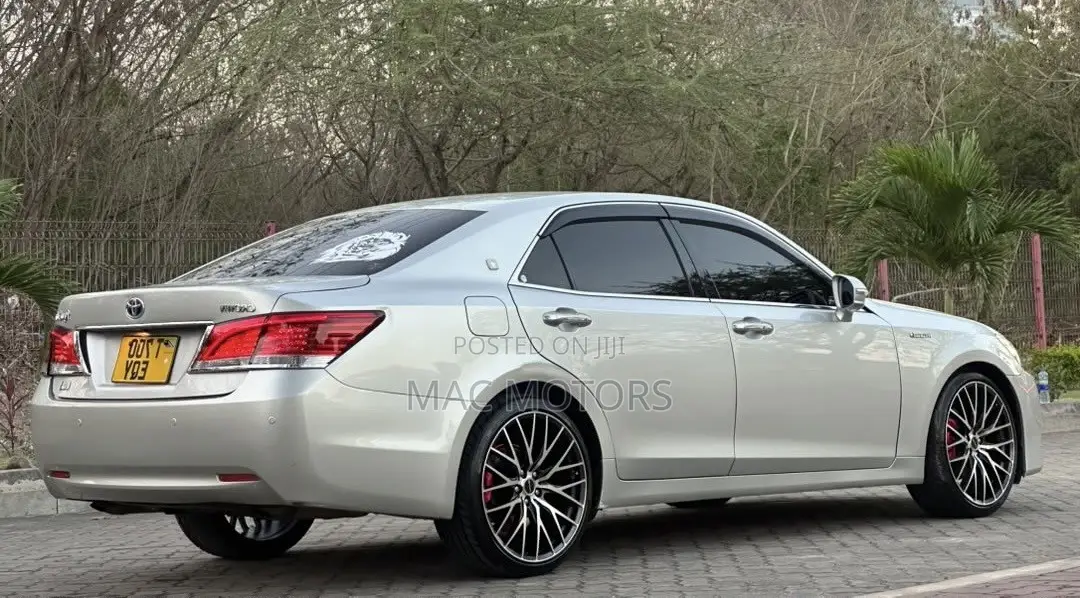 Toyota Crown 2013 Silver