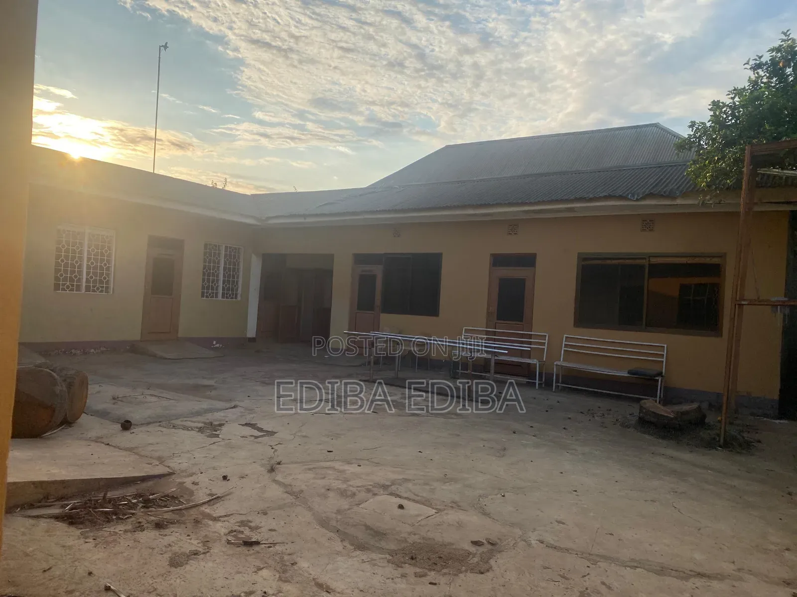 5bdrm House in Ediba Real Estate, Moshi Urban for sale