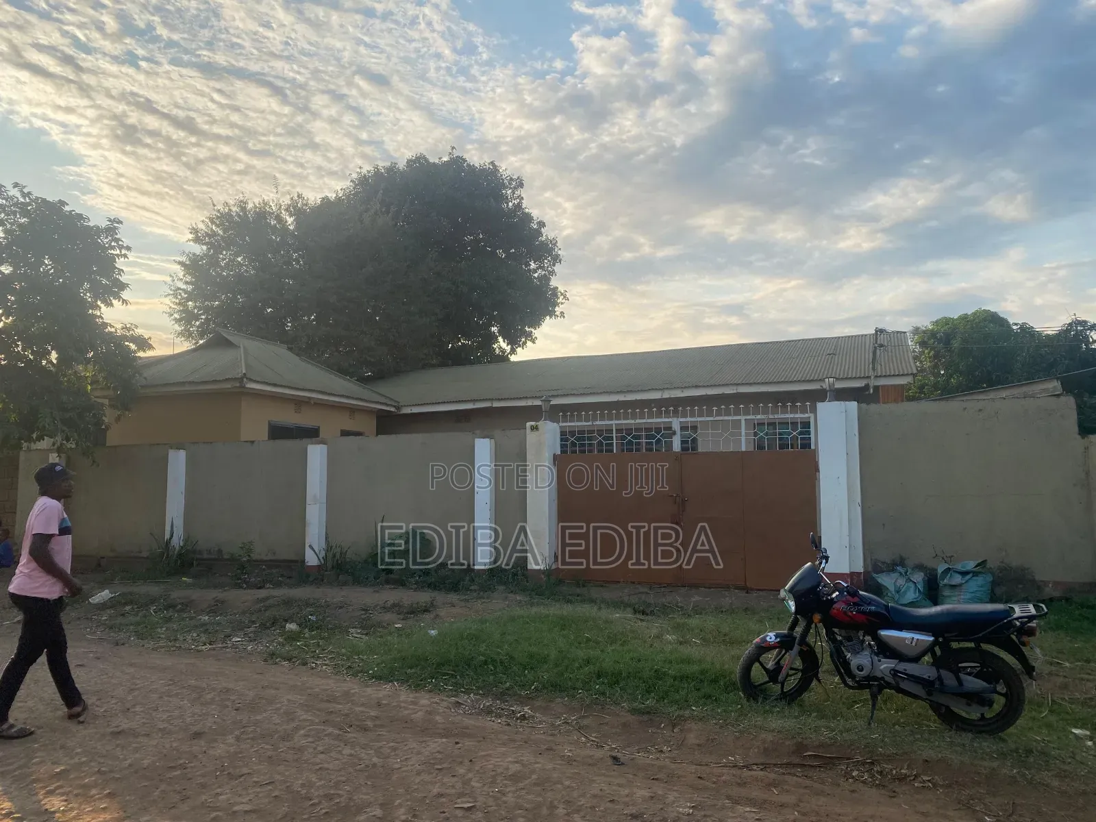 5bdrm House in Ediba Real Estate, Moshi Urban for sale