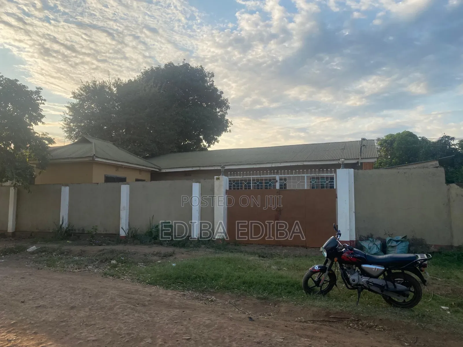 5bdrm House in Ediba Real Estate, Moshi Urban for sale
