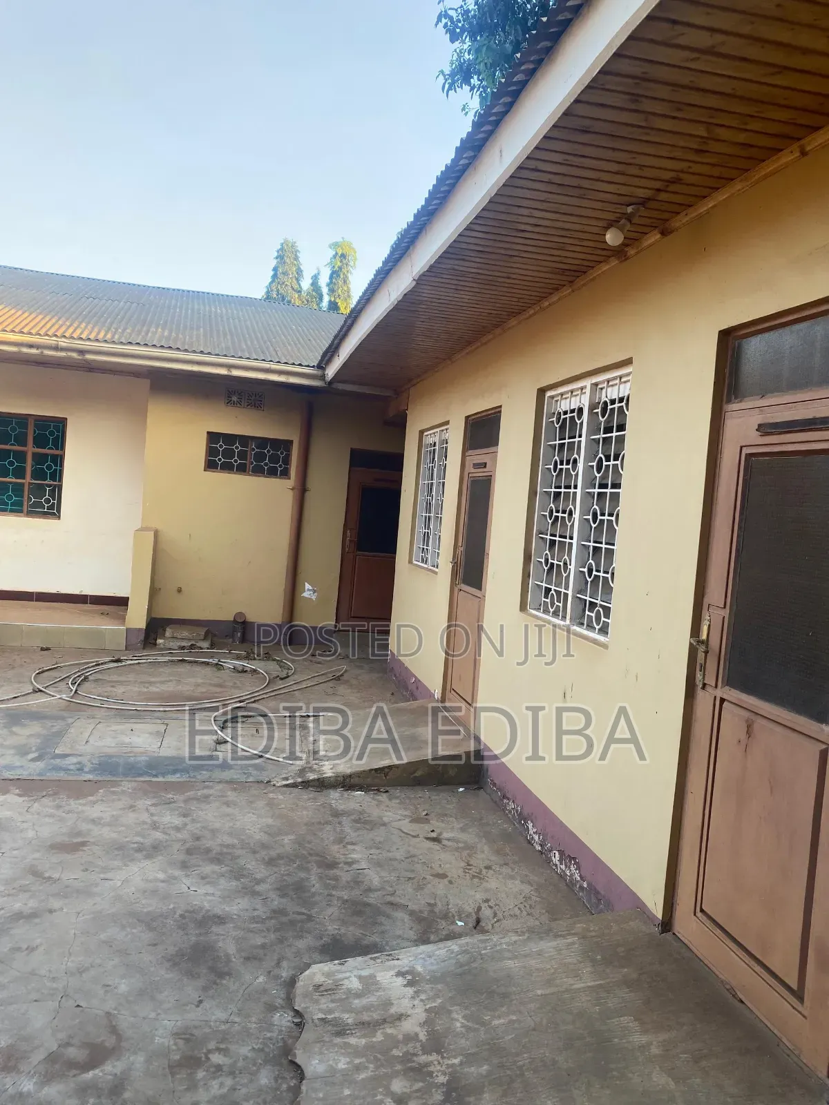 5bdrm House in Ediba Real Estate, Moshi Urban for sale