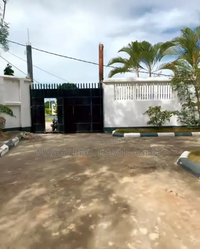 5bdrm House in Mbweni Mpiji for rent