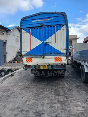 Fuso Box Food Truck