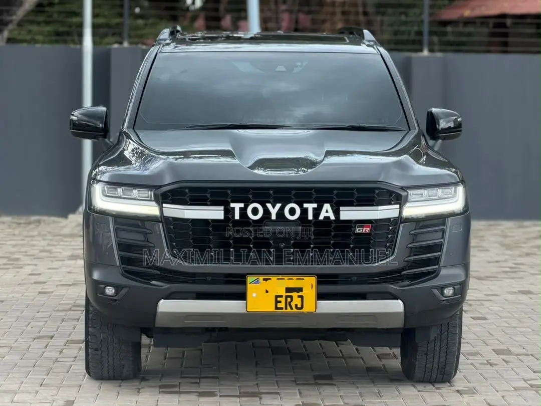 Toyota Land Cruiser 2024 Silver
