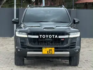 Toyota Land Cruiser 2024 Silver