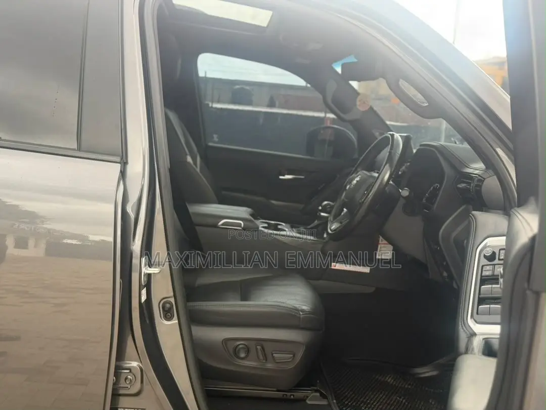 Toyota Land Cruiser 2024 Silver