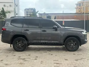 Toyota Land Cruiser 2024 Silver