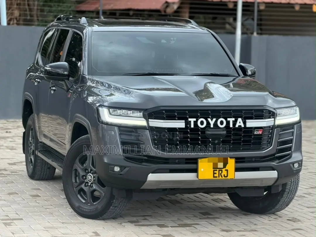 Toyota Land Cruiser 2024 Silver