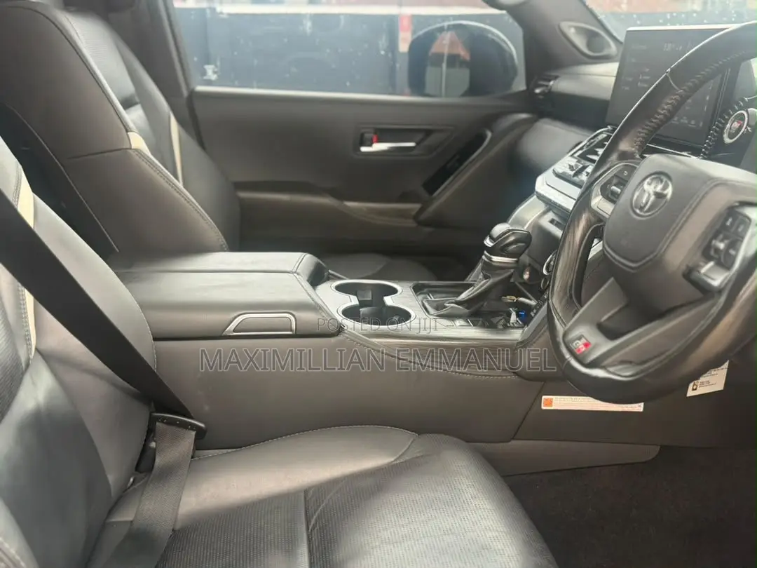 Toyota Land Cruiser 2024 Silver