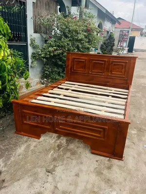 Bed 5/6 Hardwood Used Clean