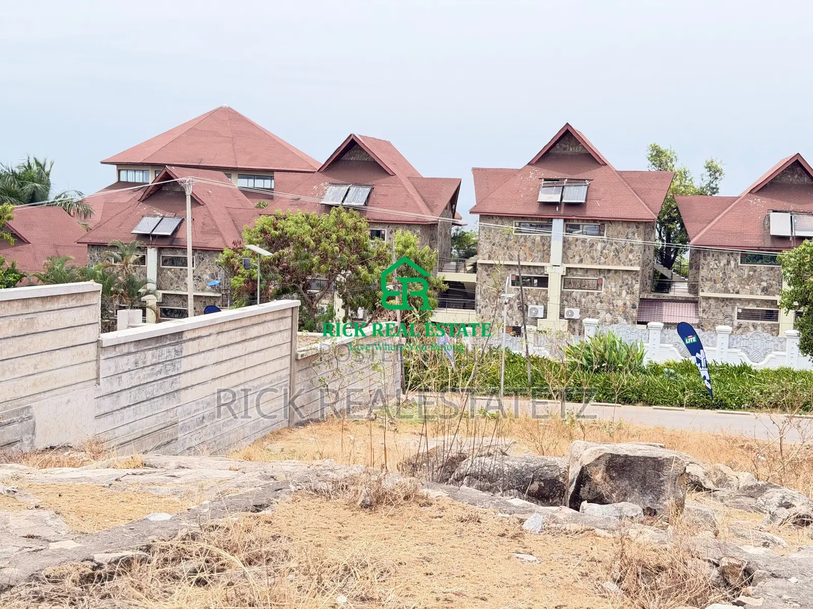 Kiwanja Kinauzwa Ilemela - Airport Mkabal Na Malaik Beach Resort Hotel