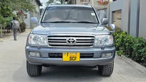Toyota Land Cruiser 2004 Gray