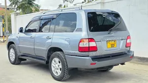 Toyota Land Cruiser 2004 Gray