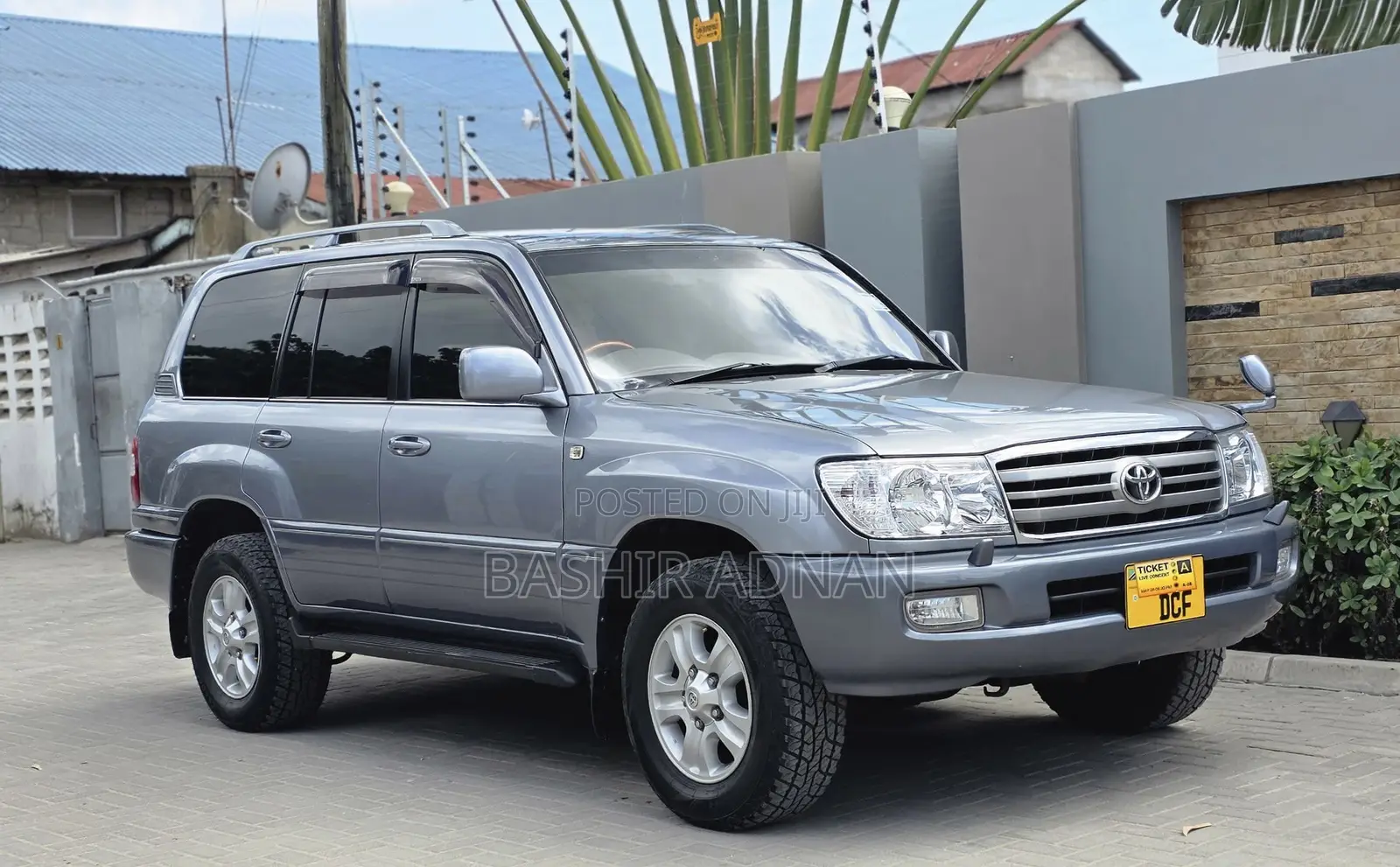 Toyota Land Cruiser HDJ 100 2004 Gray