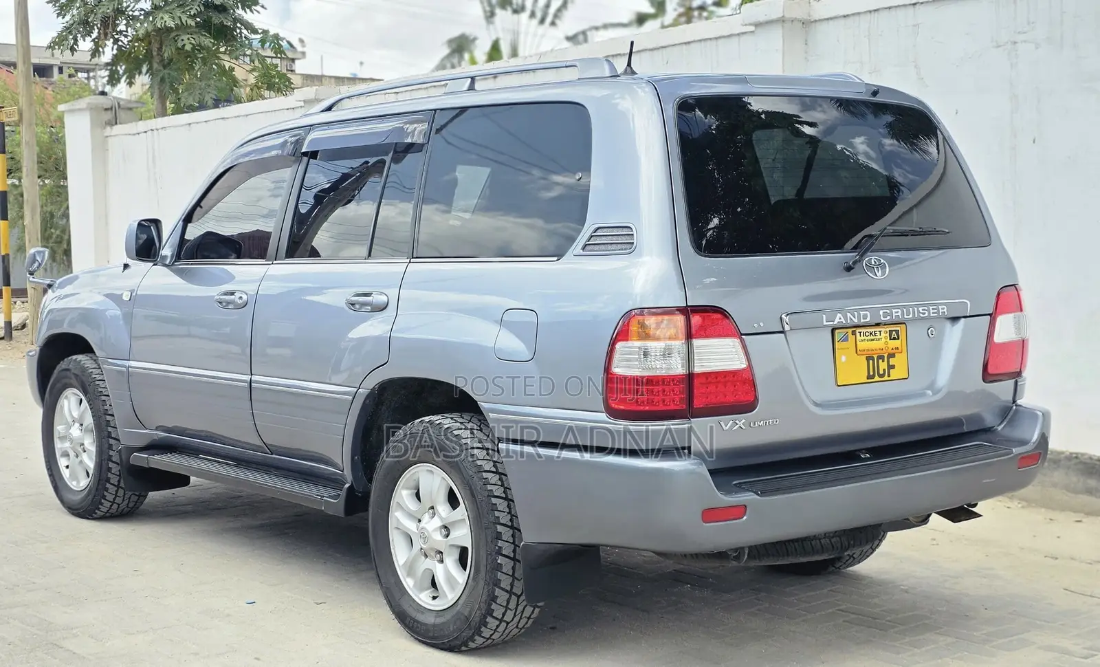 Toyota Land Cruiser HDJ 100 2004 Gray