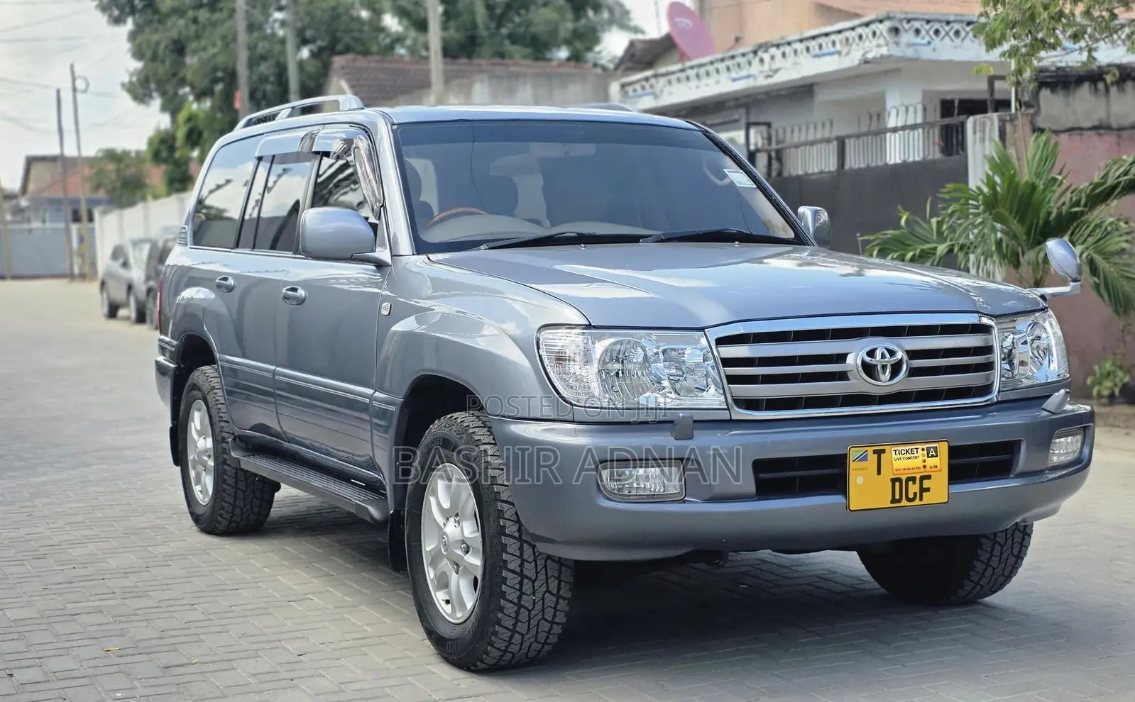 Toyota Land Cruiser HDJ 100 2004 Gray