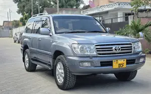 Toyota Land Cruiser HDJ 100 2004 Gray