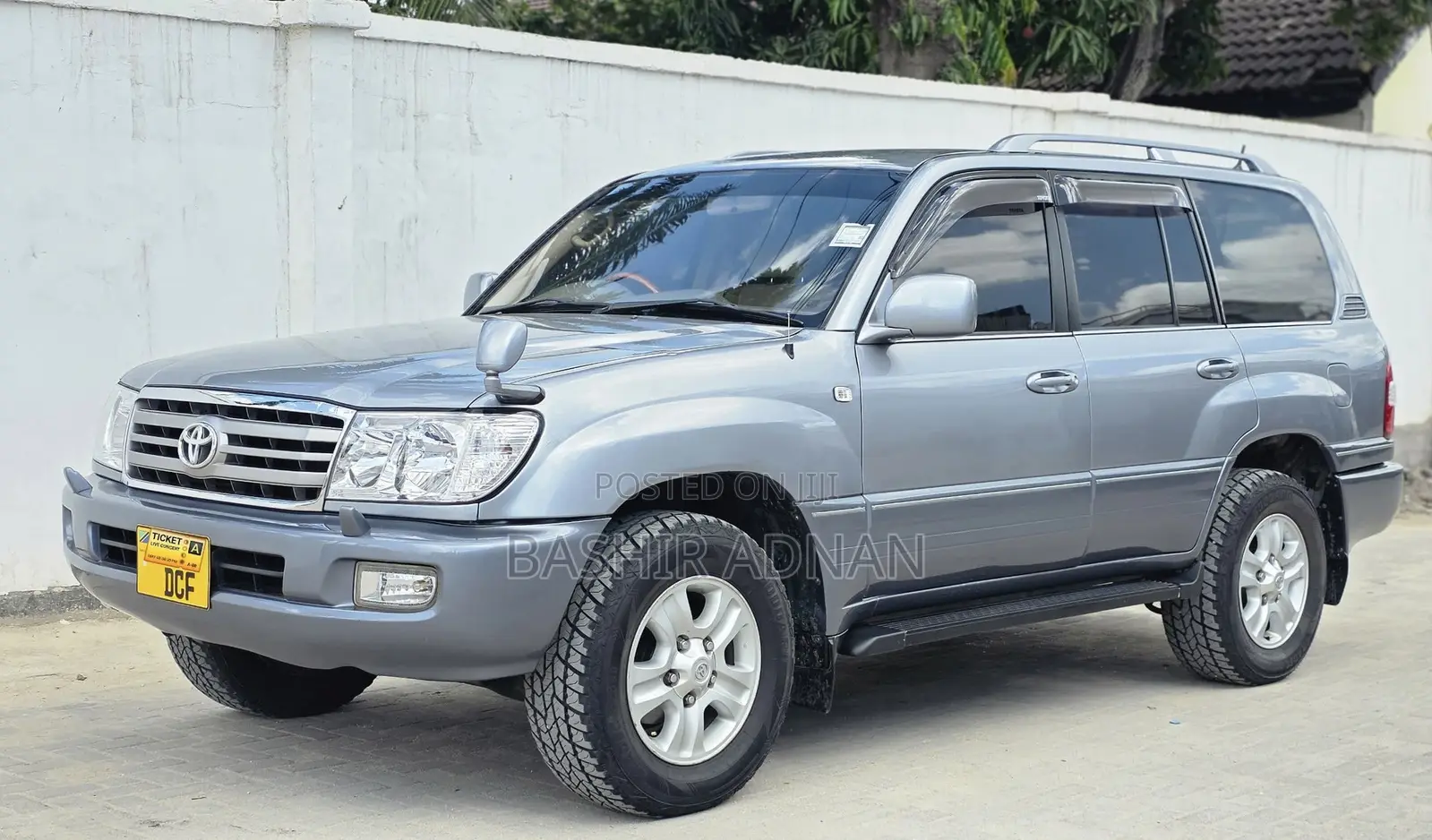 Toyota Land Cruiser HDJ 100 2004 Gray