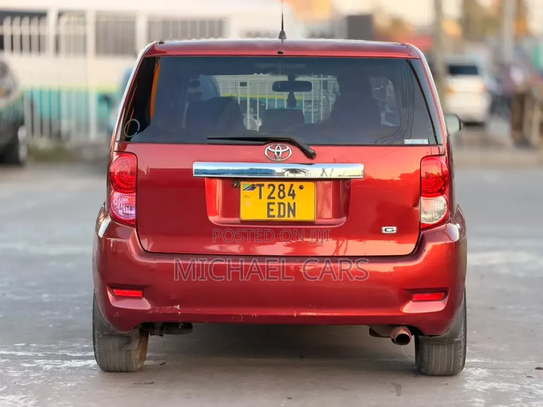 Toyota Rumion 1.5 FWD 2023 Red