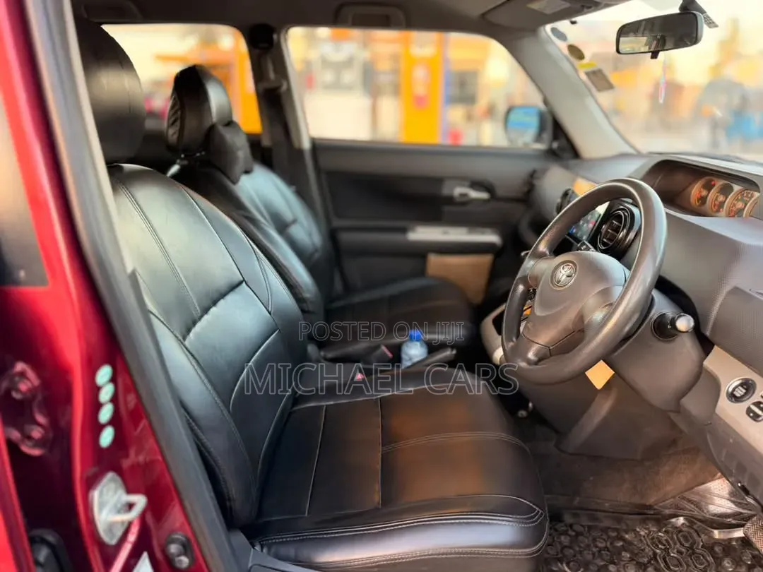 Toyota Rumion 1.5 FWD 2023 Red