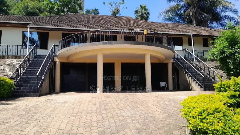 5bdrm Bungalow in Block C, Njiro for sale
