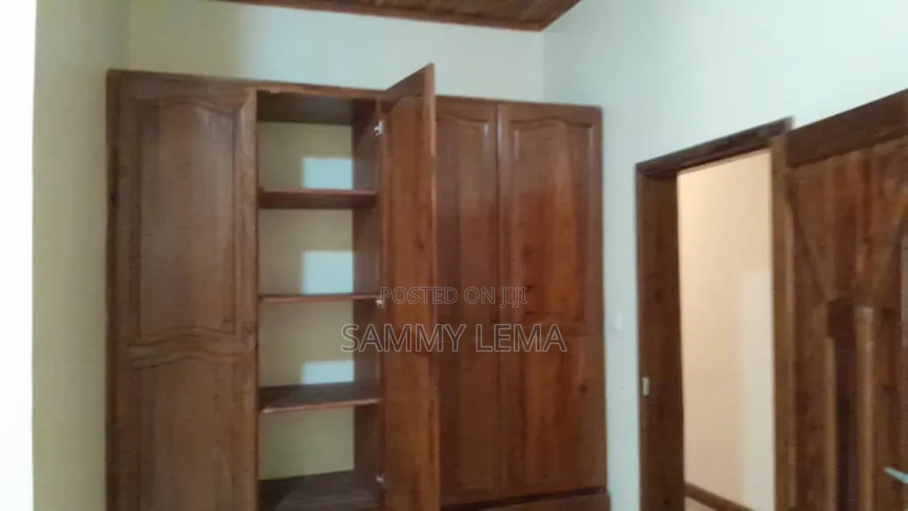 5bdrm Bungalow in Block C, Njiro for sale