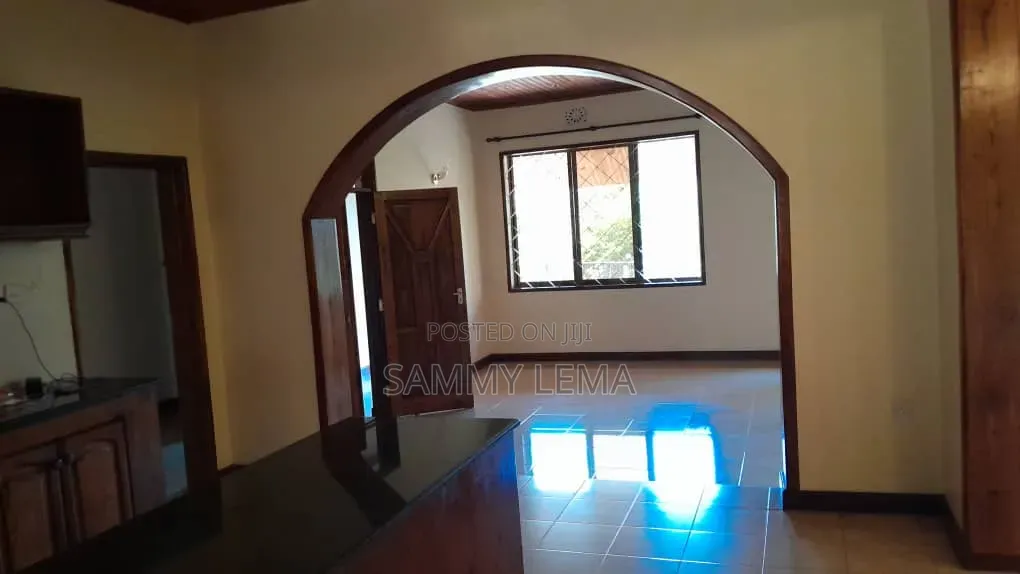 5bdrm Bungalow in Block C, Njiro for sale
