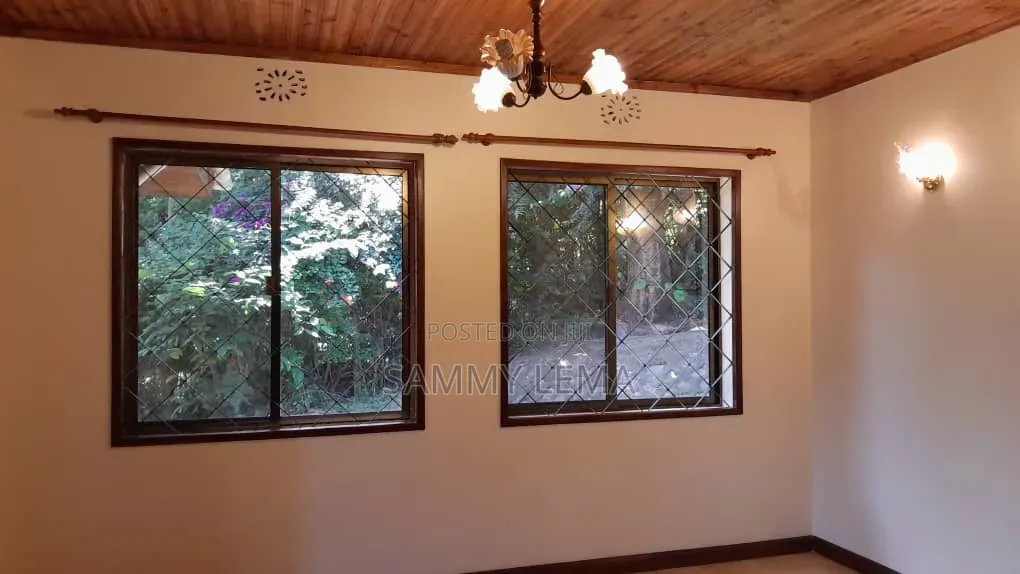 5bdrm Bungalow in Block C, Njiro for sale