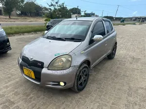Toyota Vitz 2002 Silver