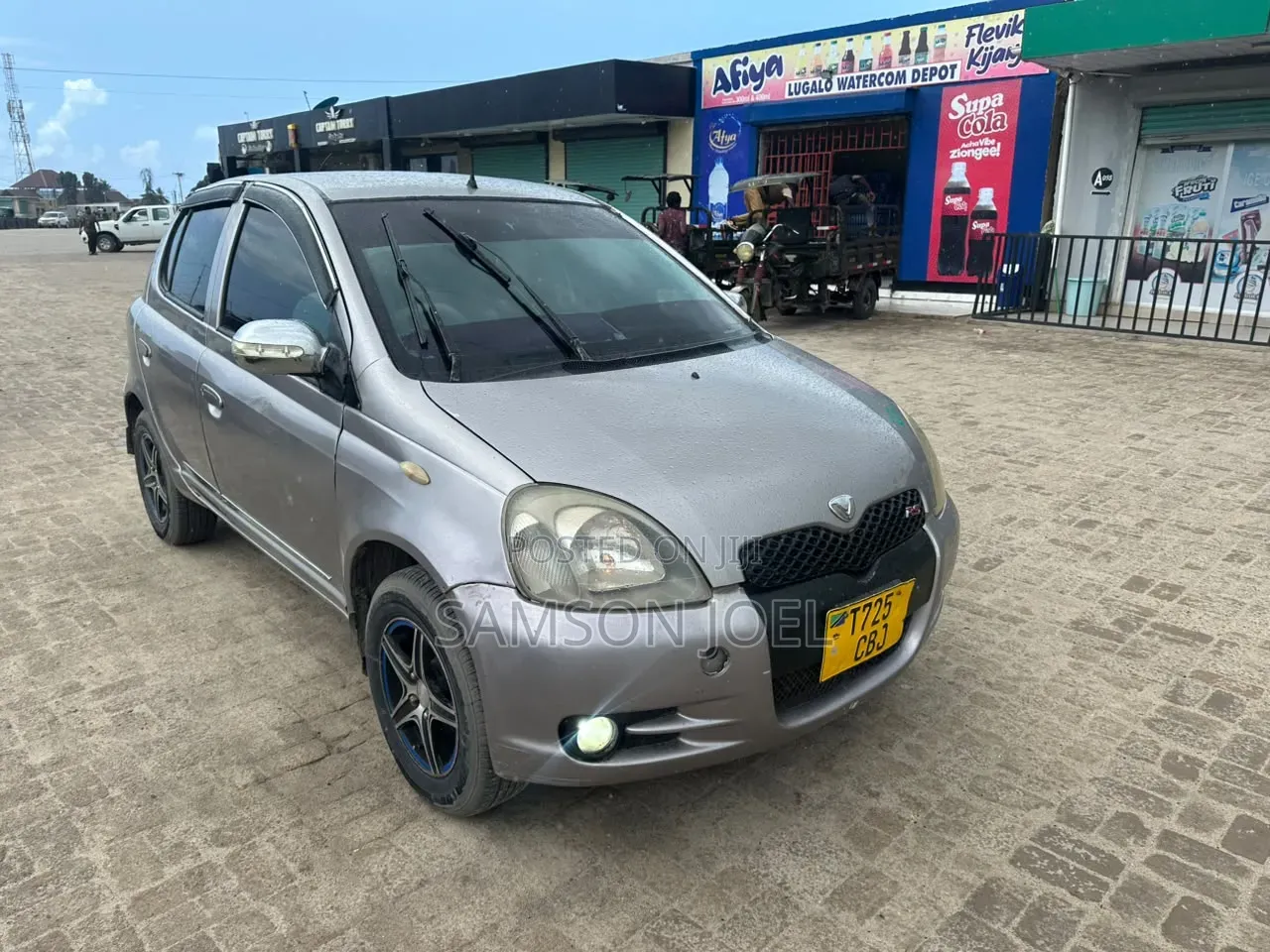 Toyota Vitz 2002 Silver