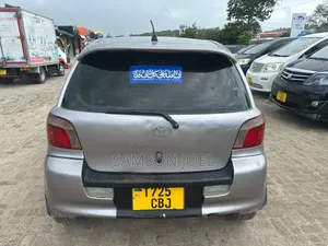 Toyota Vitz 2002 Silver