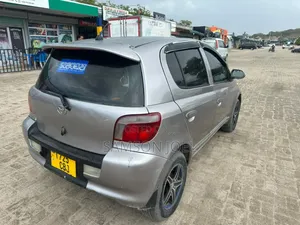 Toyota Vitz 2002 Silver