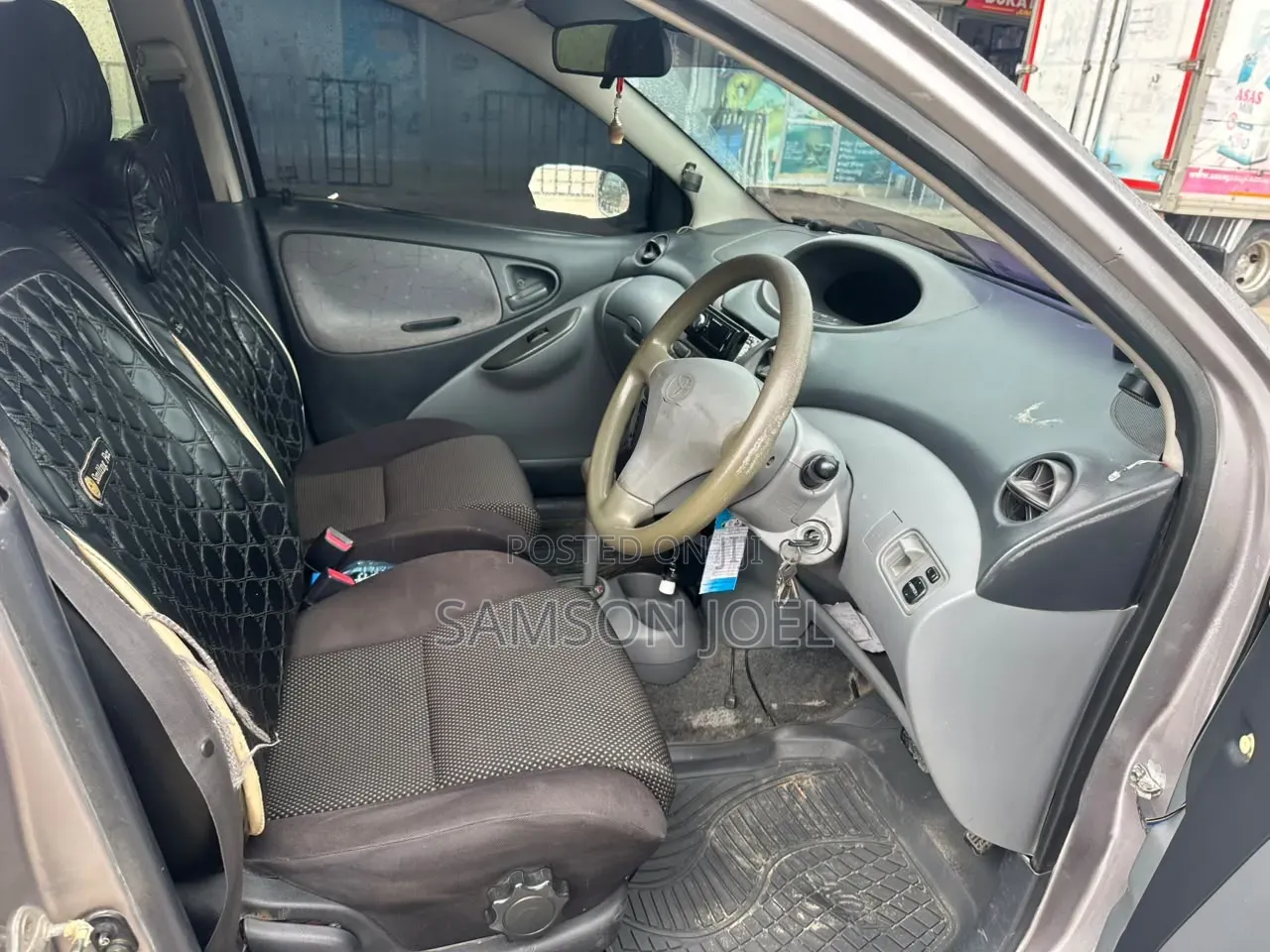 Toyota Vitz 2002 Silver