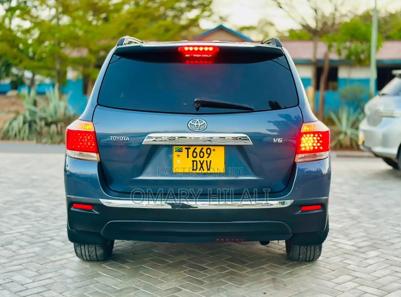 Toyota Kluger 2012 Blue
