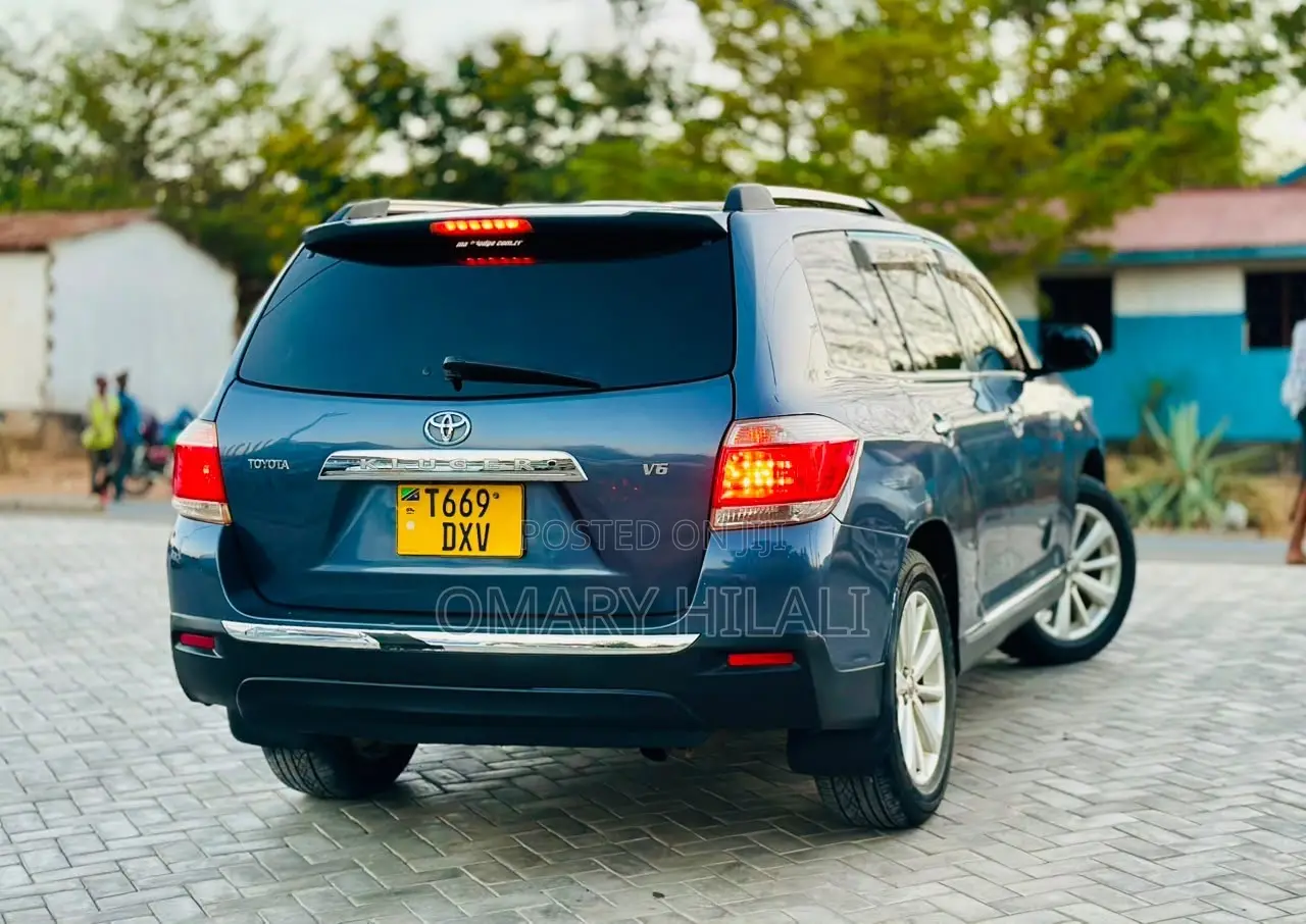 Toyota Kluger 2012 Blue