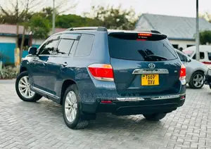 Toyota Kluger 2012 Blue