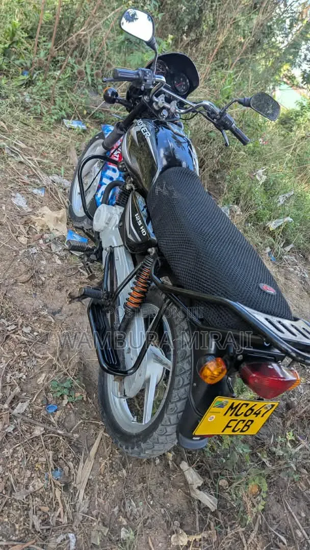 New Bajaj Boxer 125 2026 Black