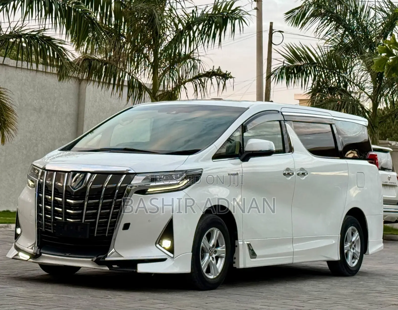 Toyota Alphard 2.5 Hybrid AWD 2019 White