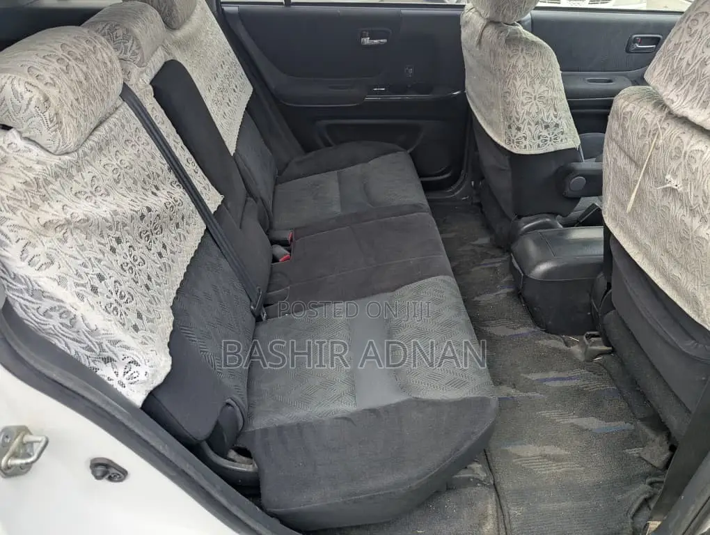 Toyota Kluger 2001 White