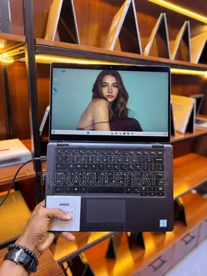 Laptop Dell Latitude 5300 2-in-1 16GB Intel Core i5 SSD 256GB