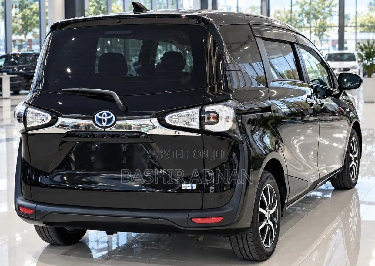 Toyota Sienta 1.5 Hybrid FWD (6-seater) 2016 Black