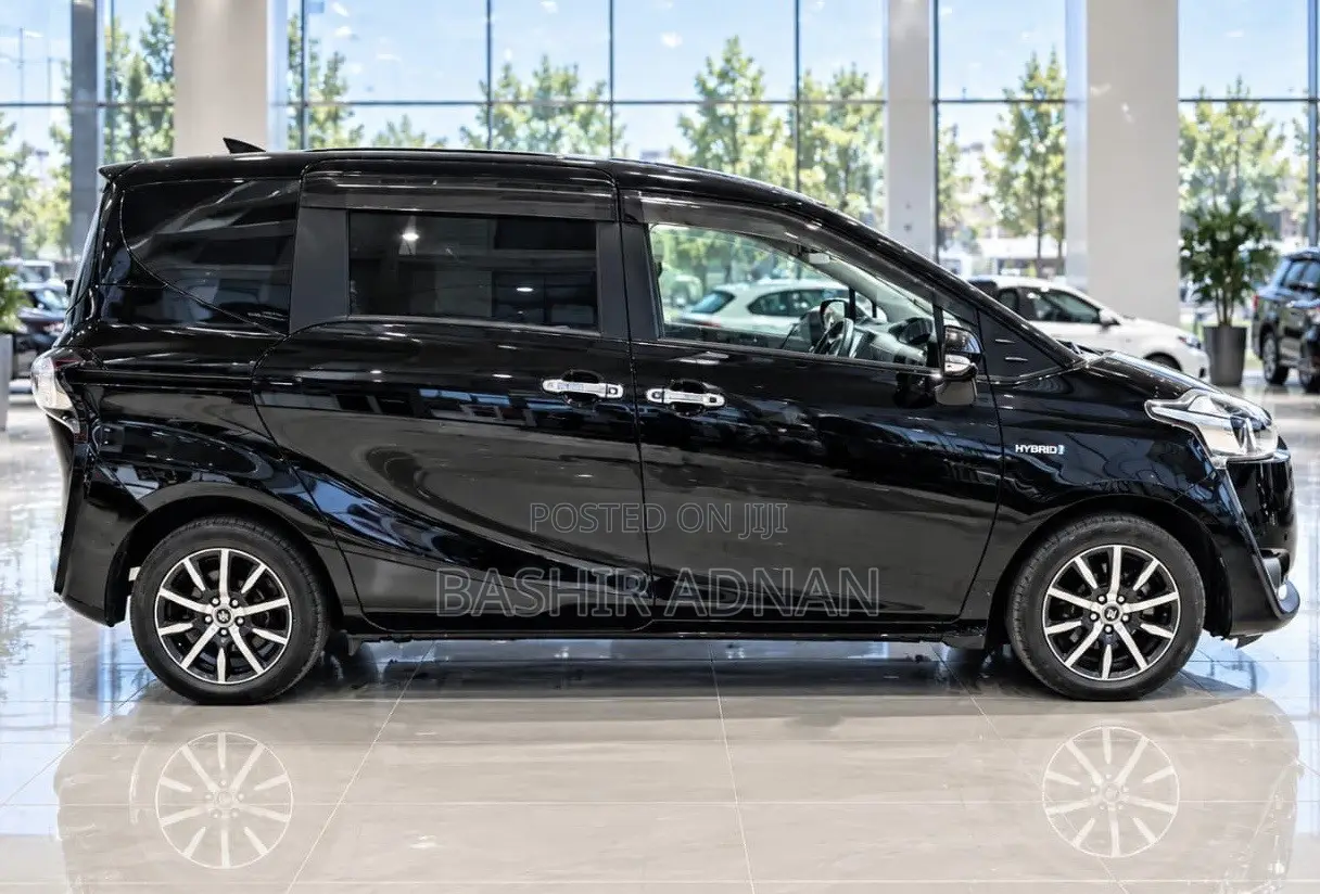 Toyota Sienta 1.5 Hybrid FWD (6-seater) 2016 Black