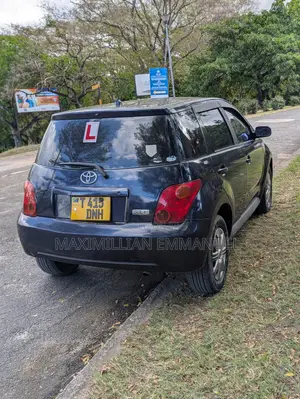 Toyota IST 2004 Blue
