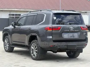 Toyota Land Cruiser LC300 2024 Gray