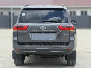 Toyota Land Cruiser LC300 2024 Gray