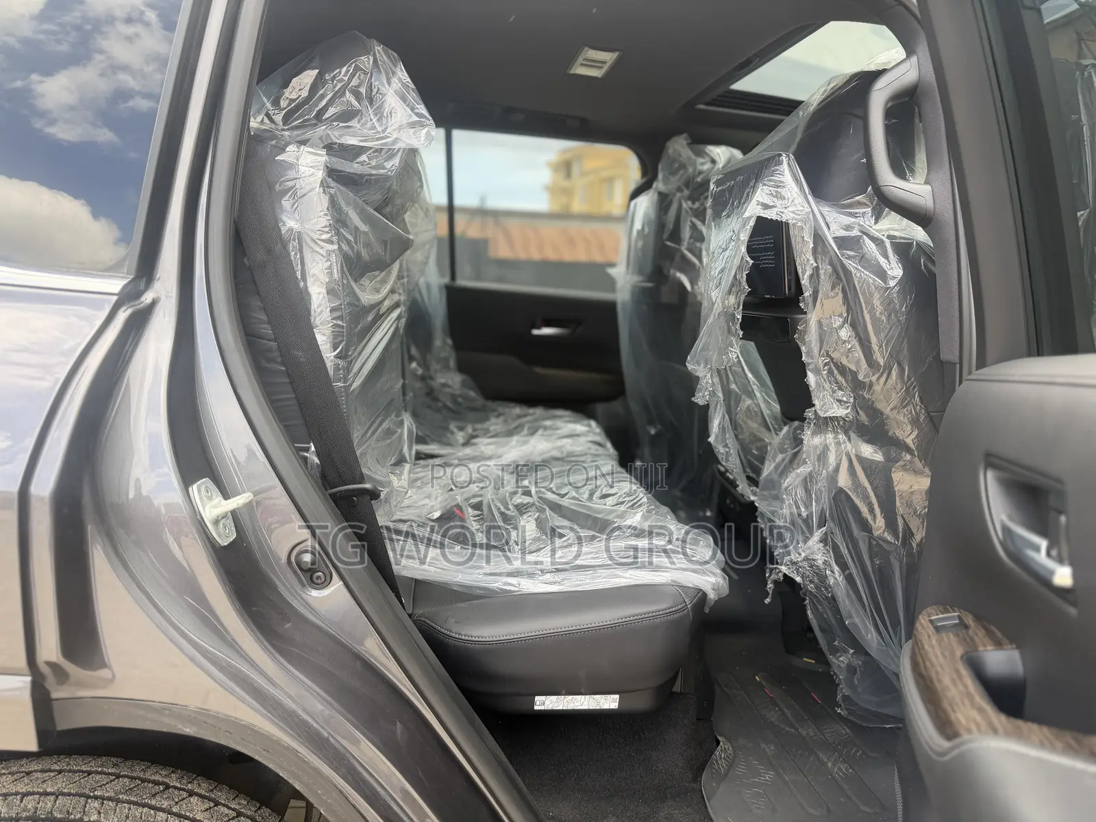 Toyota Land Cruiser LC300 2024 Gray